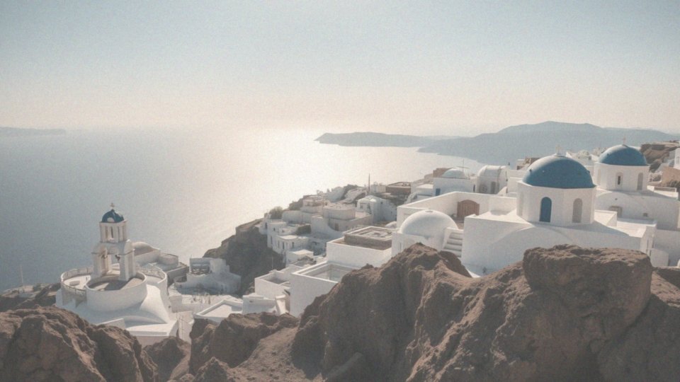 Jakie malownicze widoki oferuje wulkaniczna wyspa Santorini?